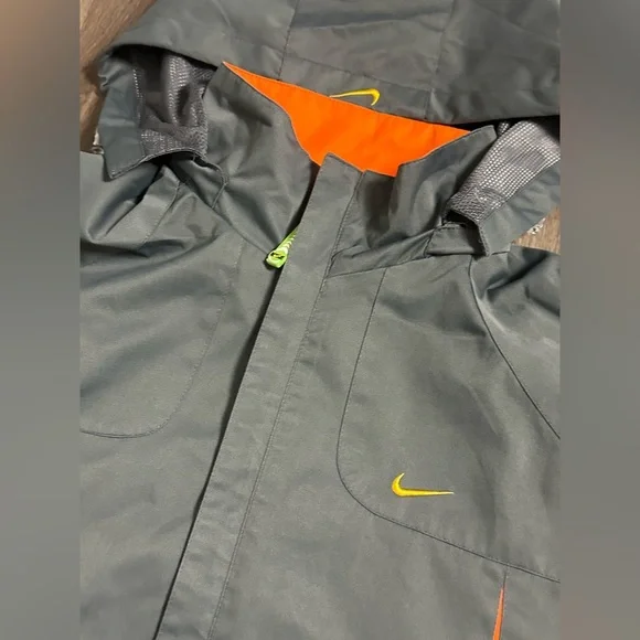 Nike Jacket - Picture 5 of 11